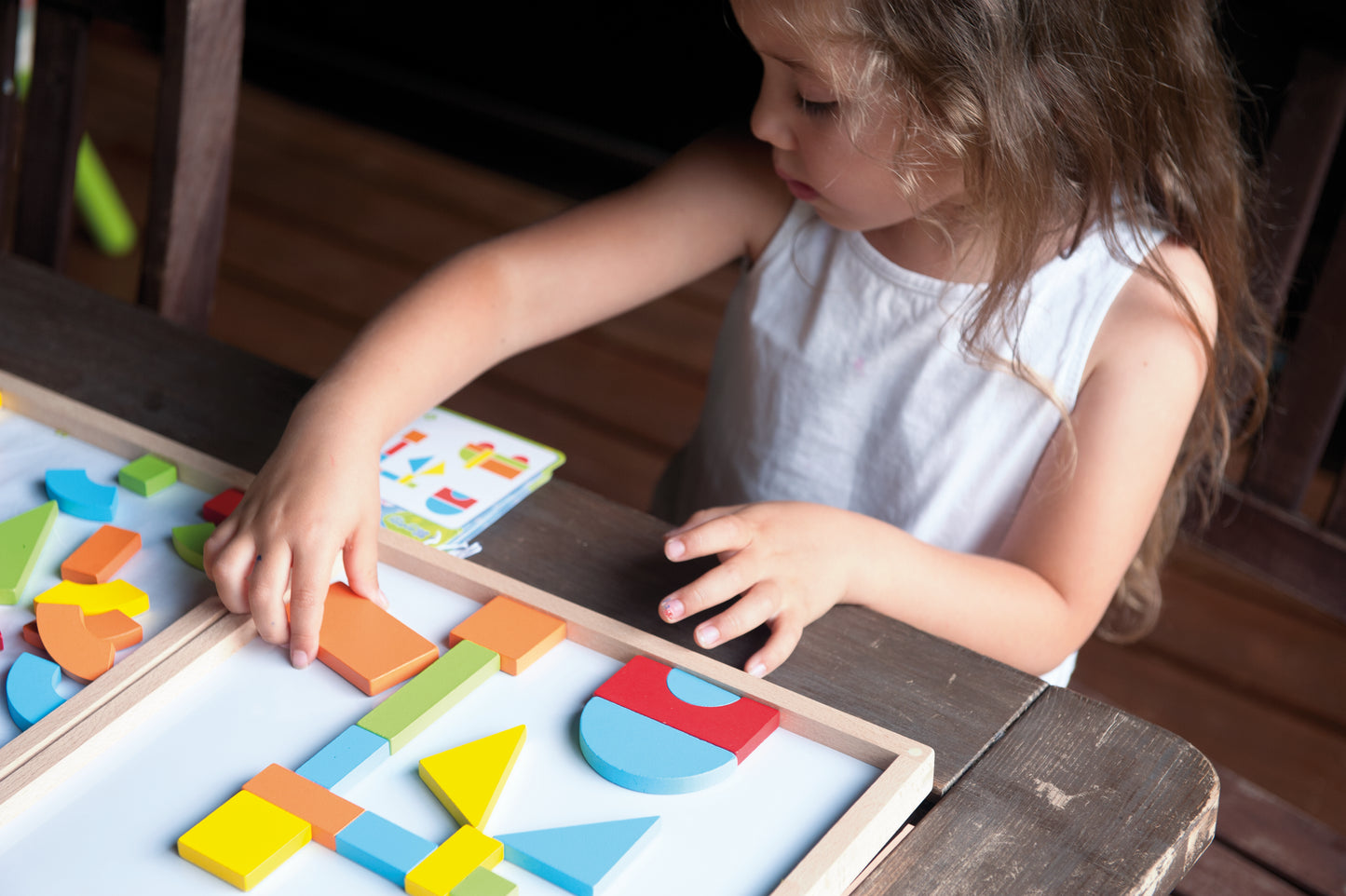 Magnetic Shapes Box / Caja con formas magneticas / juego magnético / imanes / figuras magnéticas