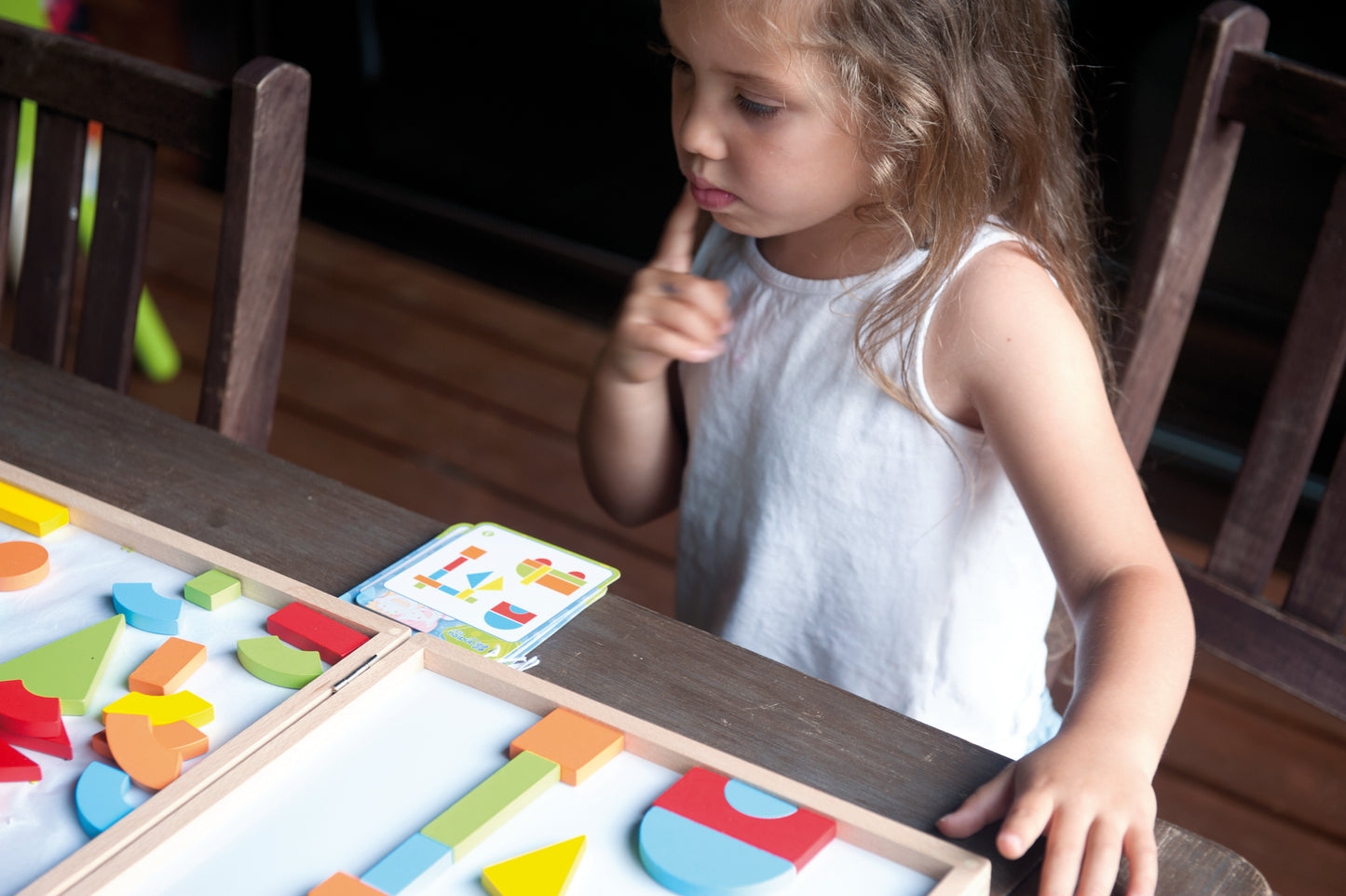 Magnetic Shapes Box / Caja con formas magneticas / juego magnético / imanes / figuras magnéticas