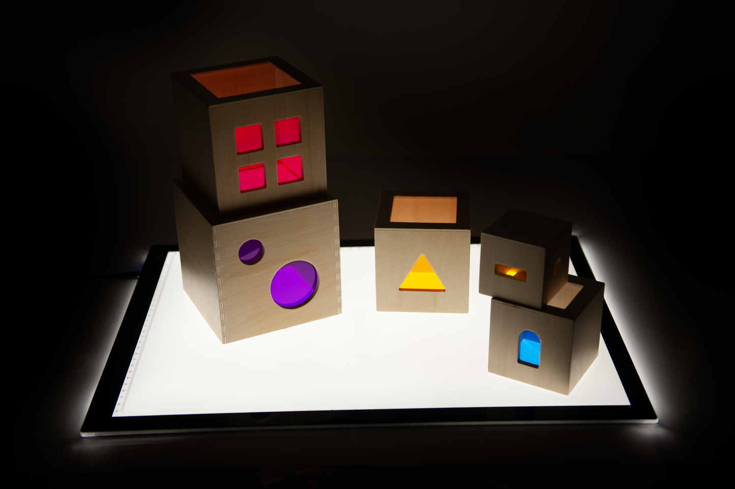 CUBOS APILABLES TRANSLÚCIDOS / TRANSLUCENT STACKING CUBES / transparencias / mesas de luz