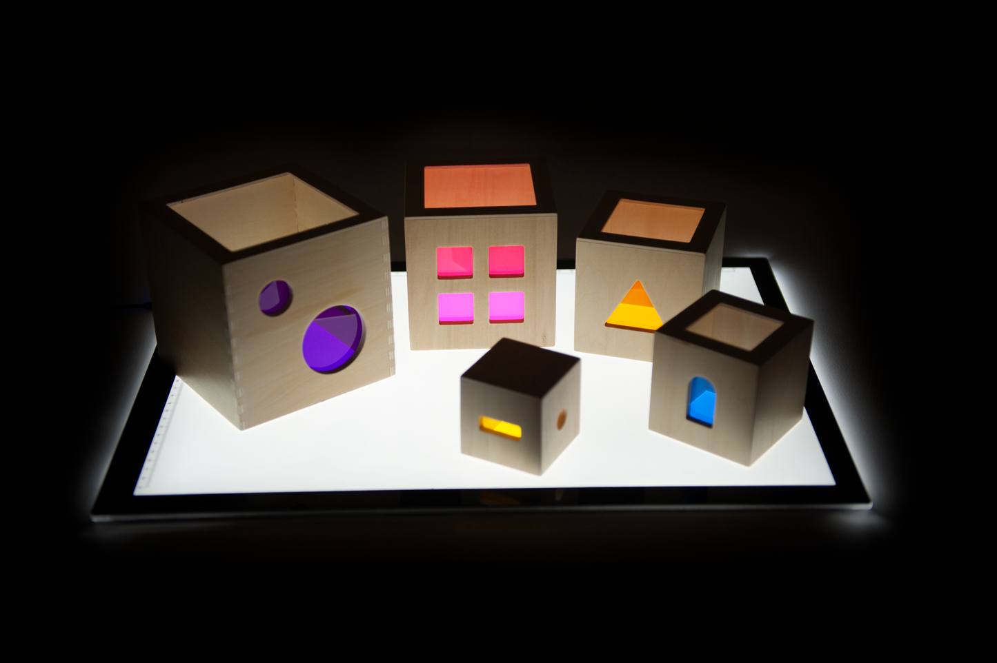 CUBOS APILABLES TRANSLÚCIDOS / TRANSLUCENT STACKING CUBES / transparencias / mesas de luz