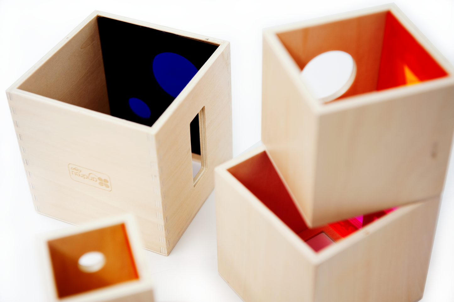 CUBOS APILABLES TRANSLÚCIDOS / TRANSLUCENT STACKING CUBES / transparencias / mesas de luz