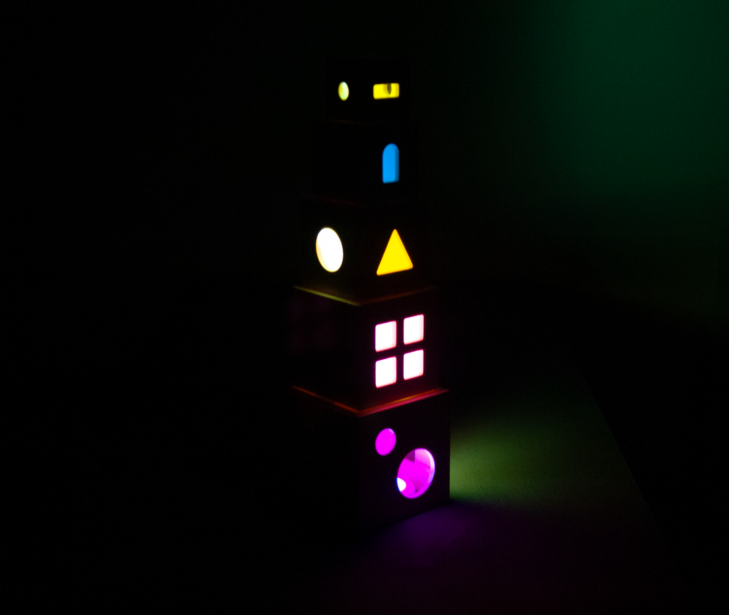 CUBOS APILABLES TRANSLÚCIDOS / TRANSLUCENT STACKING CUBES / transparencias / mesas de luz
