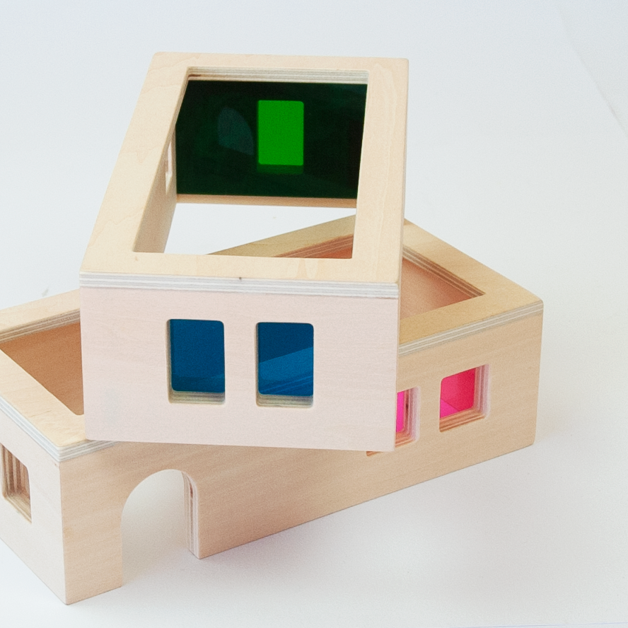 TRANSLUCENT VILLAGE / Pueblo translúcido / transparencias de colores / mesas de luz / casitas