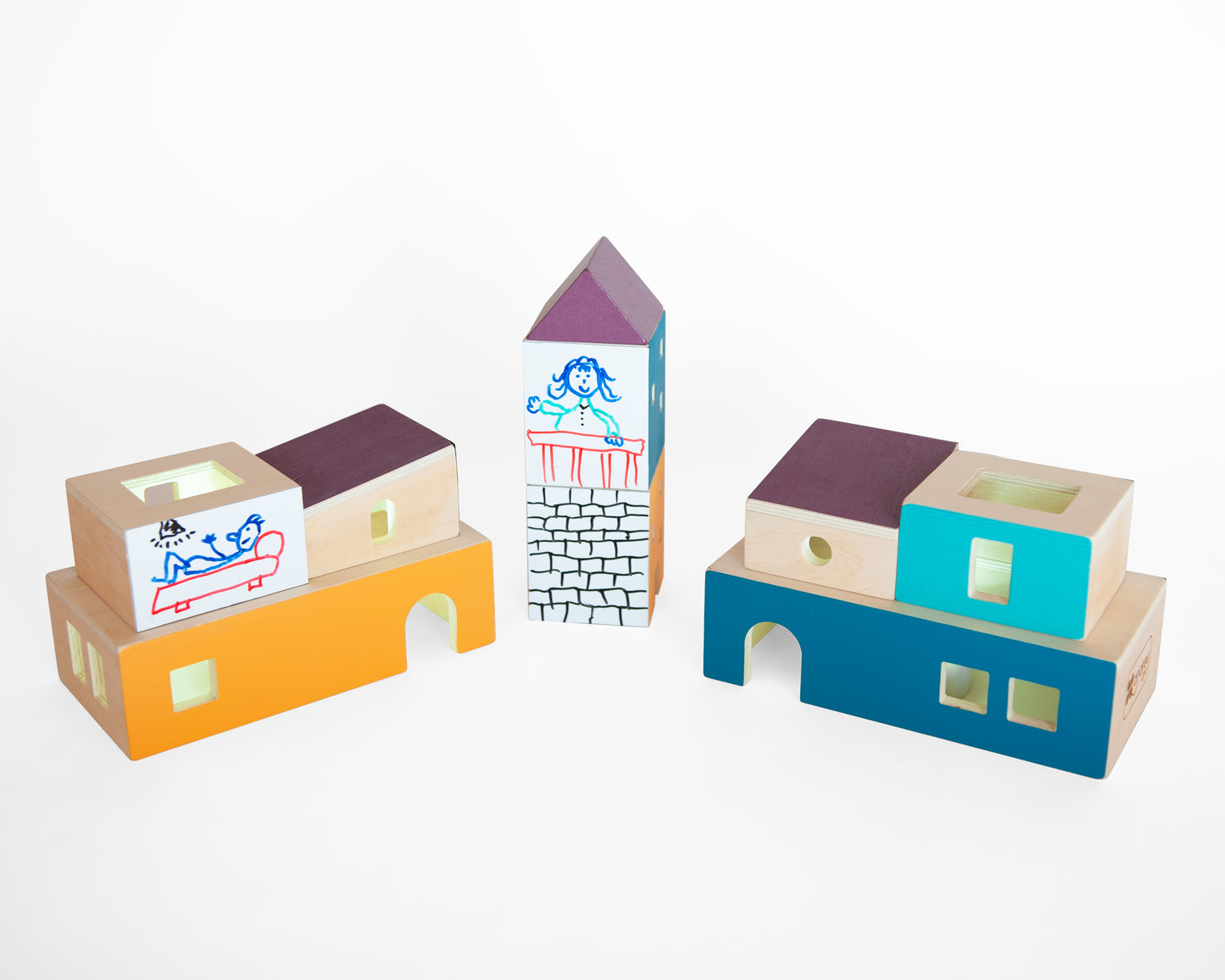 CITY WALLS / Muros de la Ciudad / Casitas de madera con pizarra magnética / Juego con mesas de luz